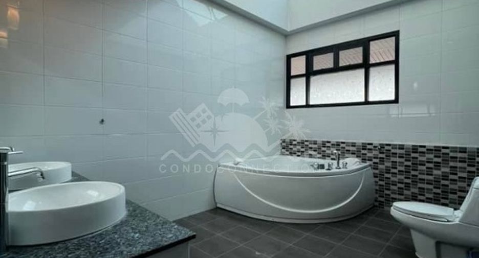 À vendre 4 chambres maison à Huay Yai, Pattaya