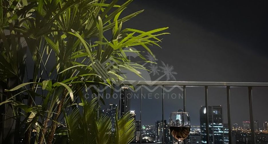 For sale 2 bedrooms condo in Phra Khanong, Bangkok