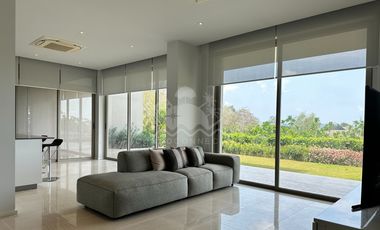 For sale 2 ベッドルーム condo in Sattahip, Chonburi
