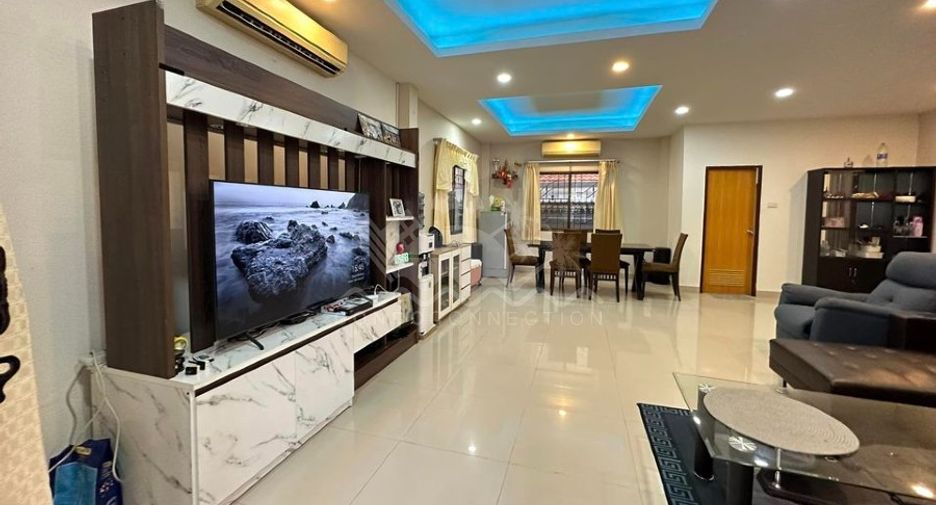 For sale 4 bedrooms house in East Pattaya, Pattaya