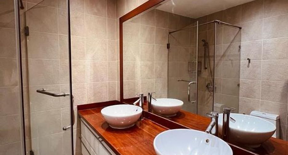 For sale 3 bedrooms condo in Pratumnak, Pattaya