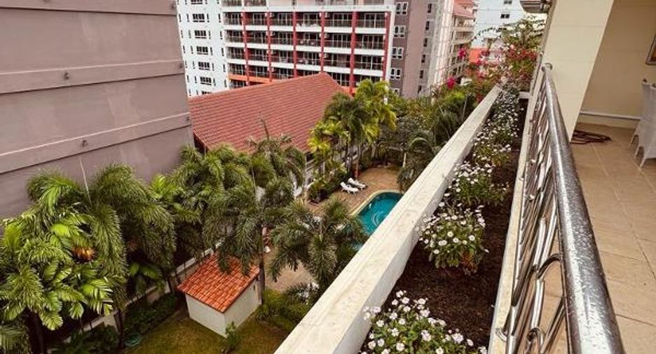 For sale 3 bedrooms condo in Pratumnak, Pattaya