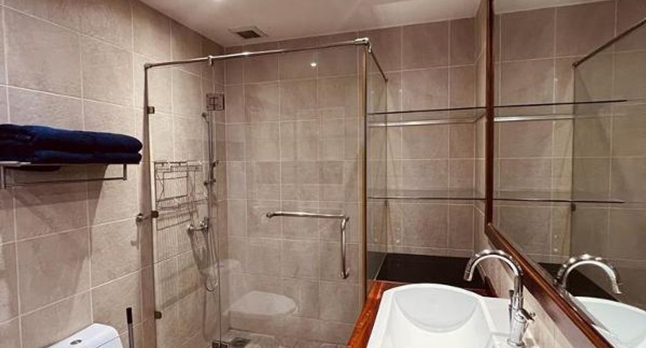 For sale 3 bedrooms condo in Pratumnak, Pattaya