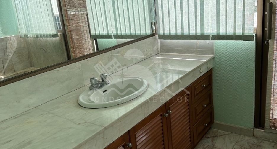 For rent 4 bedrooms house in North Pattaya, Pattaya