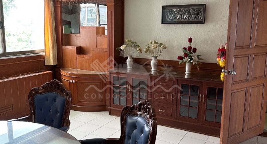 For rent 4 bedrooms house in North Pattaya, Pattaya
