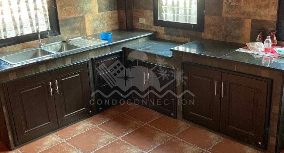 Продажа 3 спальни дом в Саттахип, Чонбури
