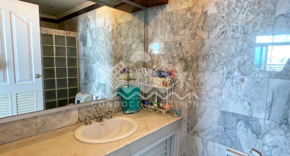For sale 2 bedrooms condo in Pratumnak, Pattaya