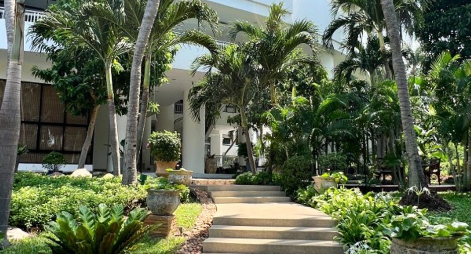 For rent 2 bedrooms condo in North Pattaya, Pattaya