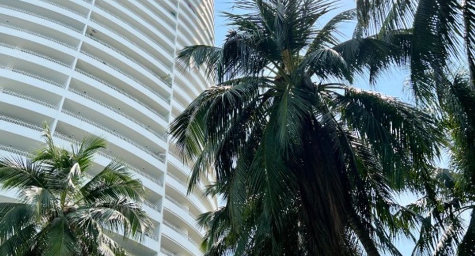 For rent 2 bedrooms condo in North Pattaya, Pattaya