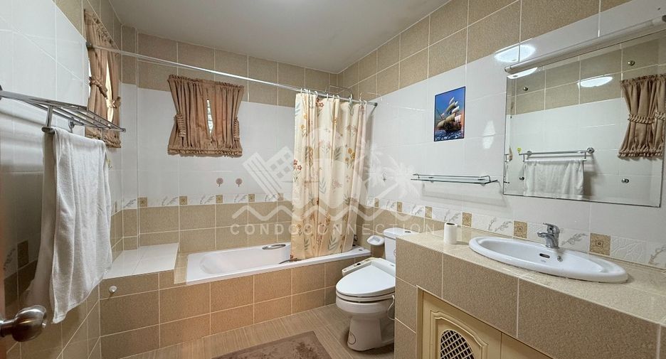 For rent 3 bedrooms house in East Pattaya, Pattaya
