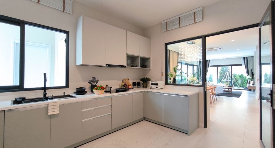 For sale 4 bedrooms house in East Pattaya, Pattaya
