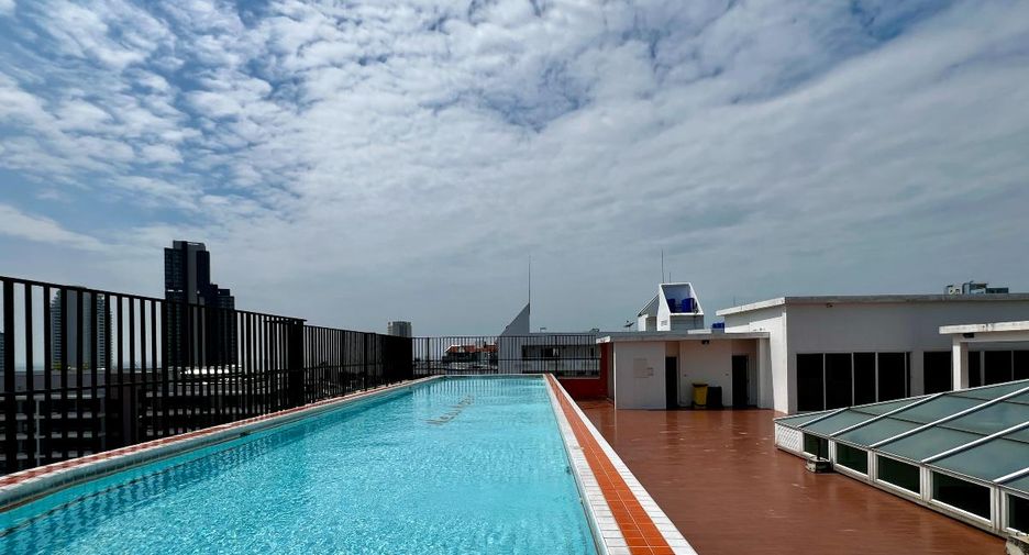 For sale studio condo in Pratumnak, Pattaya