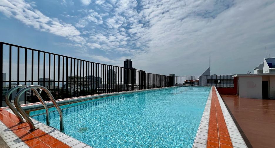 For sale studio condo in Pratumnak, Pattaya