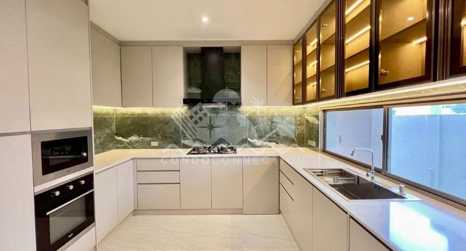 For sale 4 bedrooms house in East Pattaya, Pattaya