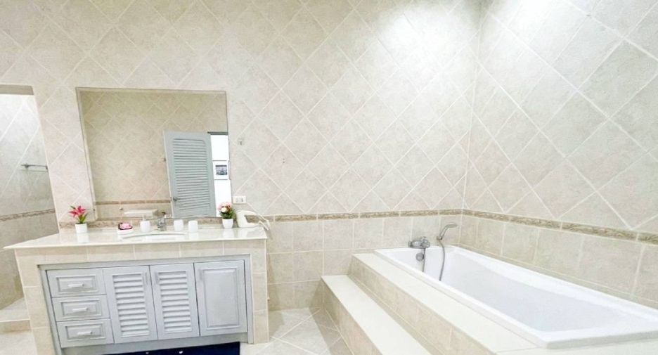 For sale 12 bedrooms house in Pratumnak, Pattaya
