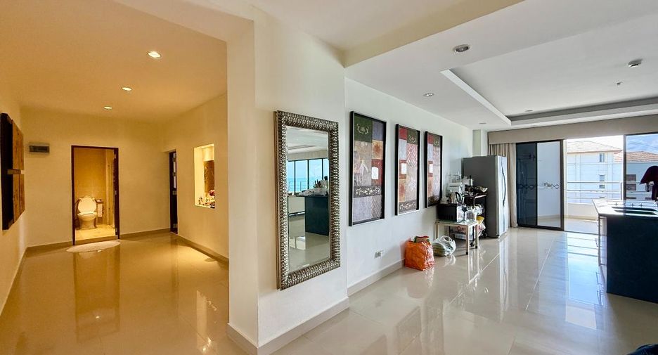 For sale 2 bedrooms condo in Pratumnak, Pattaya
