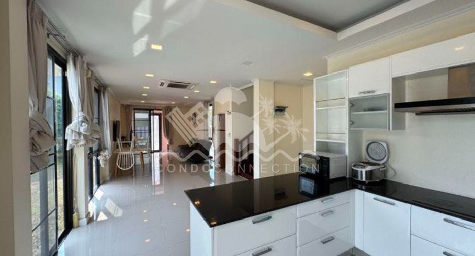 For sale 4 bedrooms house in East Pattaya, Pattaya