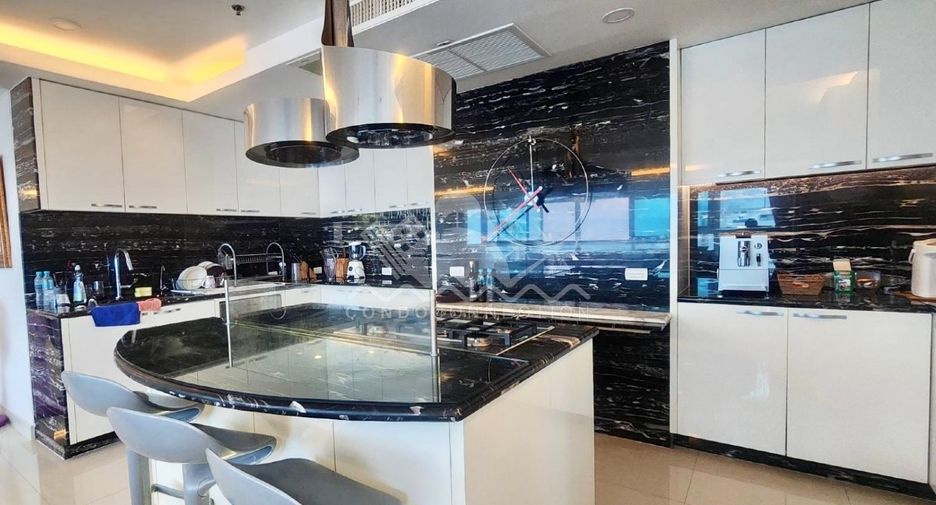 For sale 2 bedrooms condo in Pratumnak, Pattaya