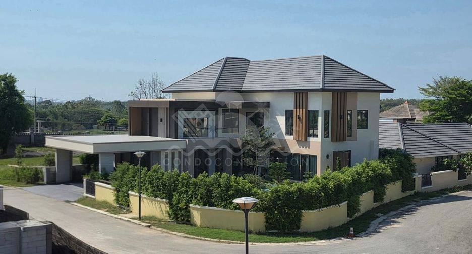 For sale 4 bedrooms house in East Pattaya, Pattaya