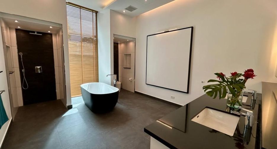 For sale 4 bedrooms house in Huay Yai, Pattaya