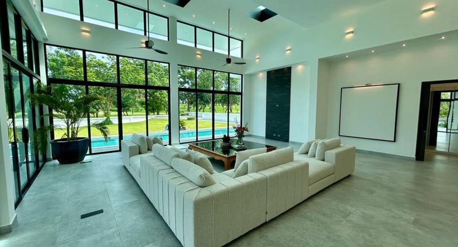 For sale 4 bedrooms house in Huay Yai, Pattaya