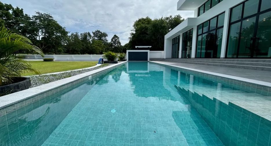 For sale 4 bedrooms house in Huay Yai, Pattaya
