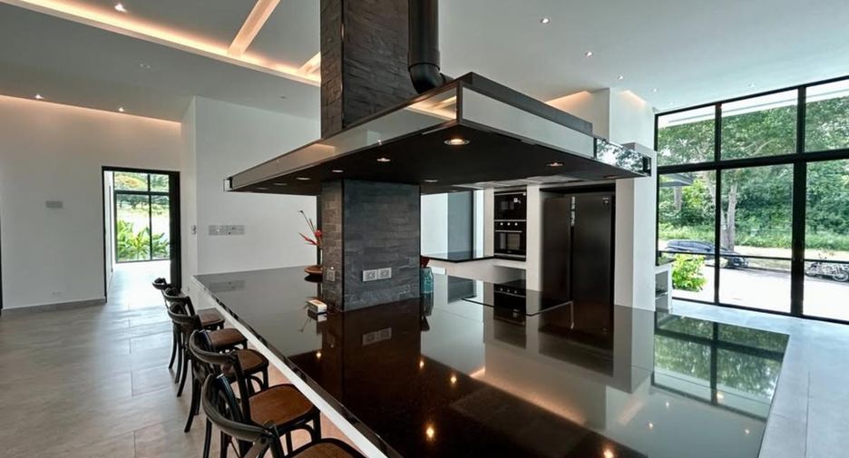 For sale 4 bedrooms house in Huay Yai, Pattaya