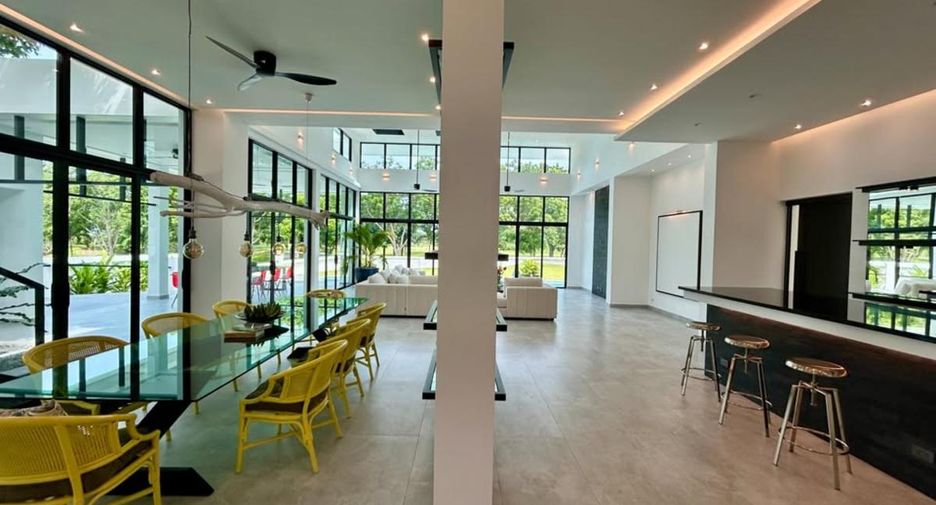 For sale 4 bedrooms house in Huay Yai, Pattaya