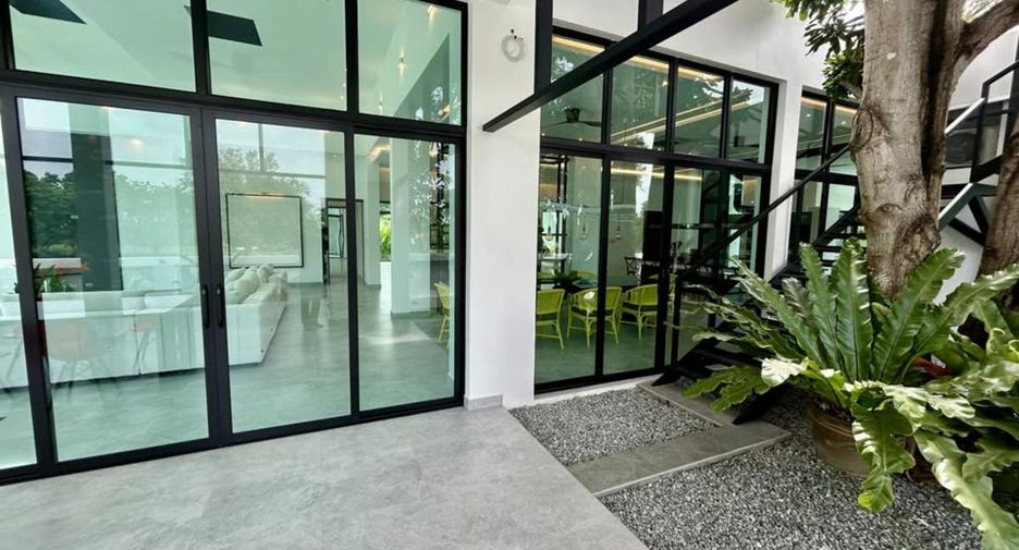 For sale 4 bedrooms house in Huay Yai, Pattaya
