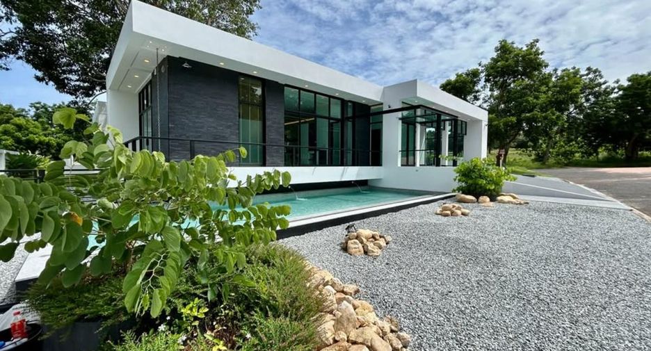 For sale 4 bedrooms house in Huay Yai, Pattaya