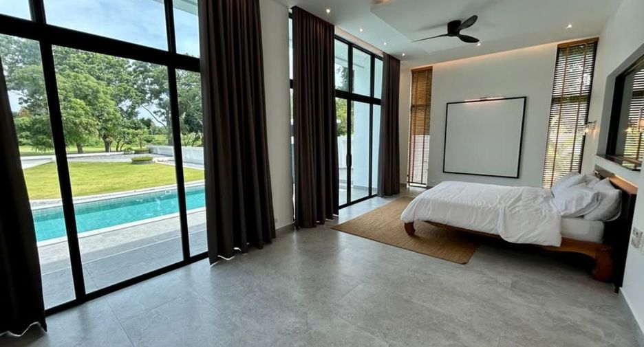 For sale 4 bedrooms house in Huay Yai, Pattaya