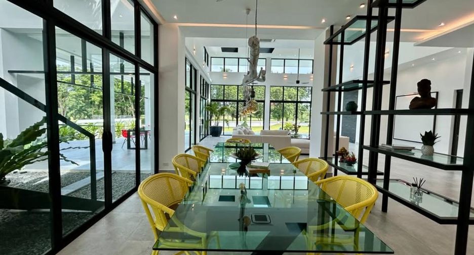 For sale 4 bedrooms house in Huay Yai, Pattaya