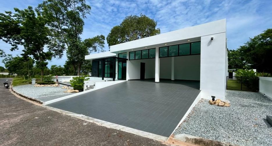 For sale 4 bedrooms house in Huay Yai, Pattaya