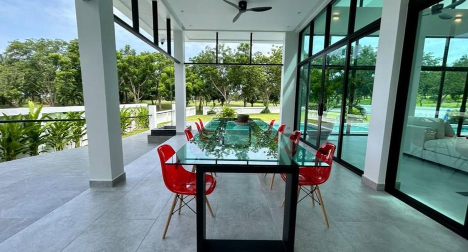 For sale 4 bedrooms house in Huay Yai, Pattaya
