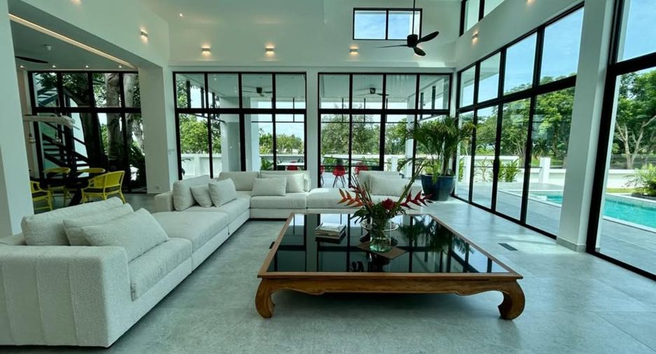 For sale 4 bedrooms house in Huay Yai, Pattaya