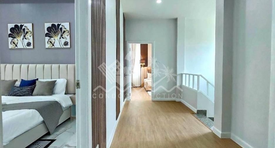 For sale 4 bedrooms house in East Pattaya, Pattaya