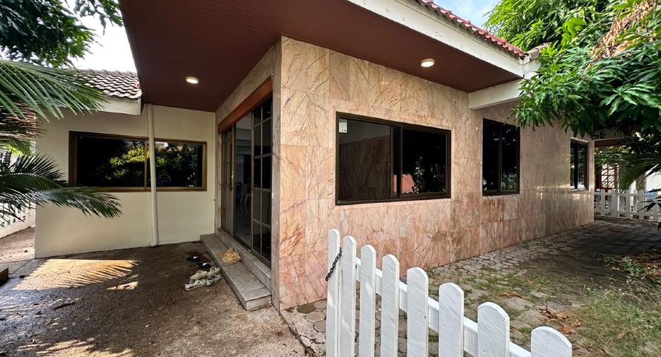 For sale 1 bed house in Pratumnak, Pattaya