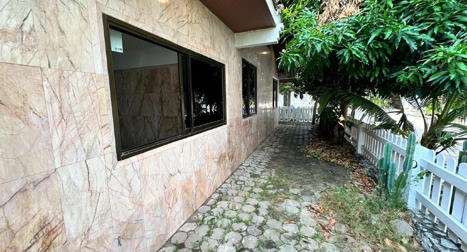 For sale 1 bed house in Pratumnak, Pattaya