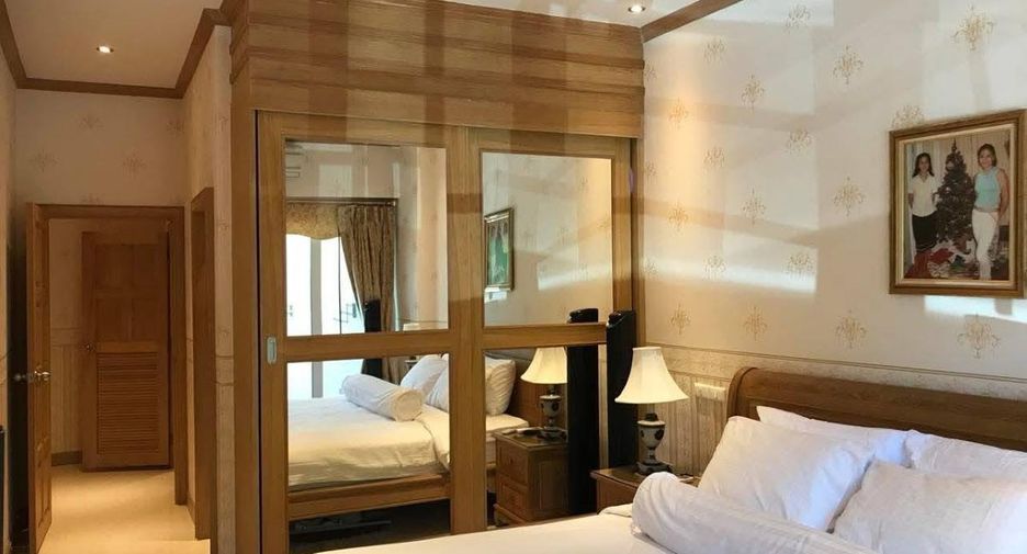 For sale 2 bedrooms condo in Pratumnak, Pattaya