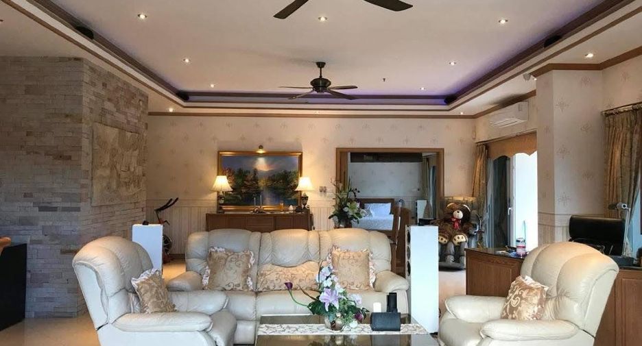 For sale 2 bedrooms condo in Pratumnak, Pattaya