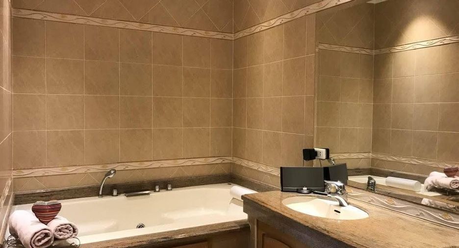 For sale 2 bedrooms condo in Pratumnak, Pattaya