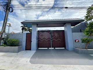Haus zum Kauf mit 5 Zimmer in Bang Lamung, Chonburi