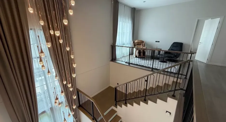 À louer et à vendre 4 chambres maison à Bang Phli, Samut Prakan