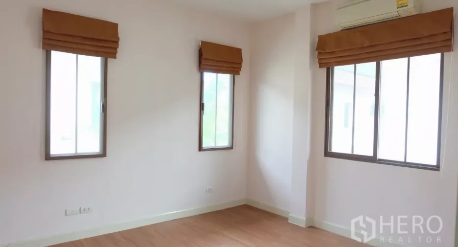 For sale 3 bedrooms house in Bang Phli, Samut Prakan