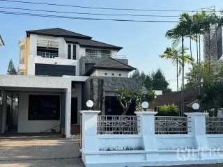 For rent 5 bedrooms house in Suan Luang, Bangkok