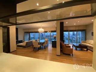 For rent 3 bedrooms condo in Khlong Toei, Bangkok