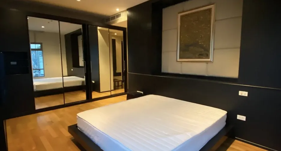 For rent 3 bedrooms condo in Khlong Toei, Bangkok