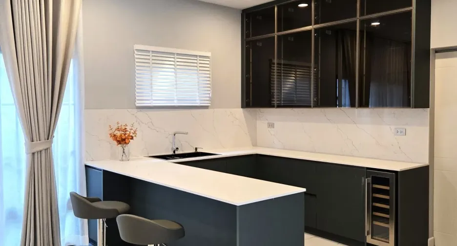 Haus zur Miete mit 5 Zimmer in Bang Phli, Samut Prakan