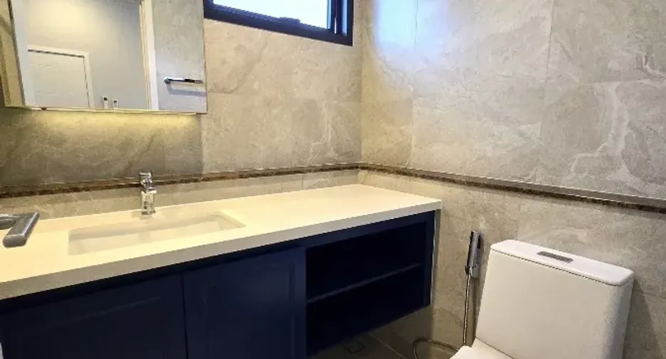 Haus zur Miete mit 5 Zimmer in Bang Phli, Samut Prakan