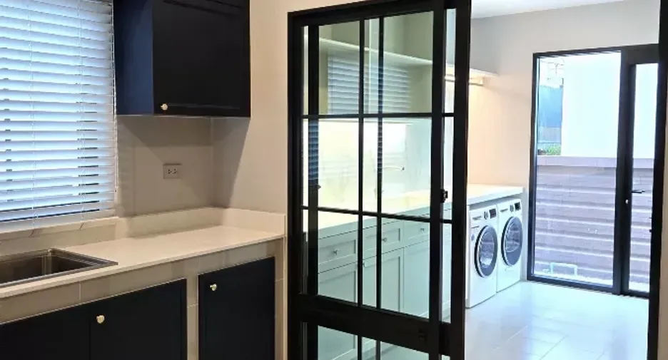 Haus zur Miete mit 5 Zimmer in Bang Phli, Samut Prakan